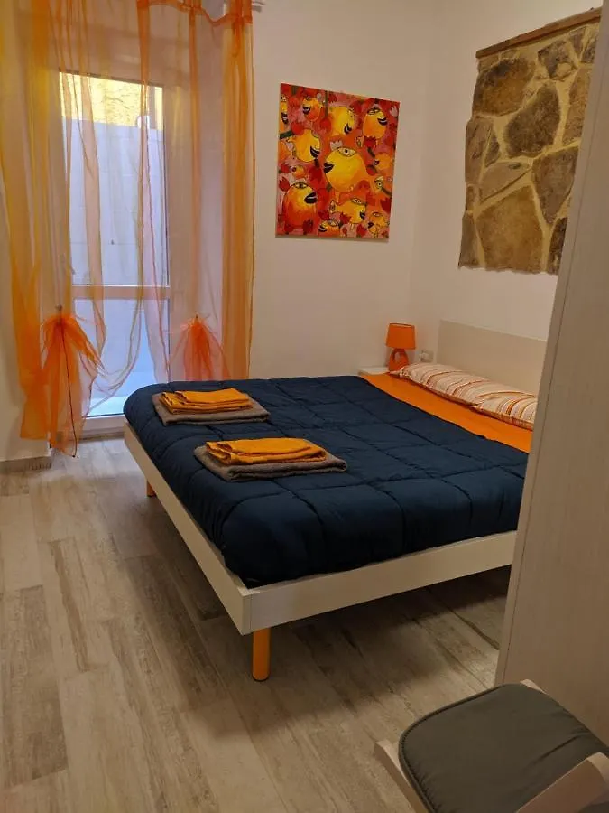 Green And Orange Rooms Carloforte  Guest house